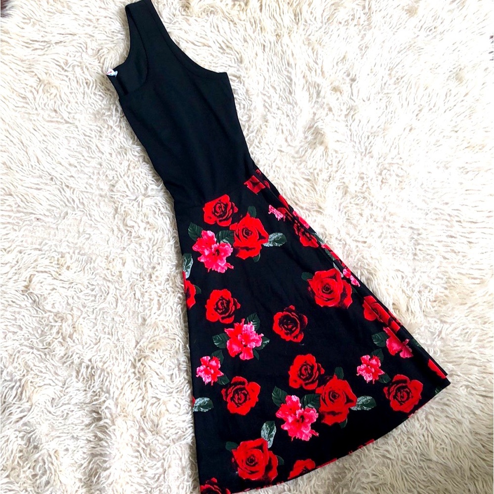 Kira | Floral rose black/red Sundress Swing Dress